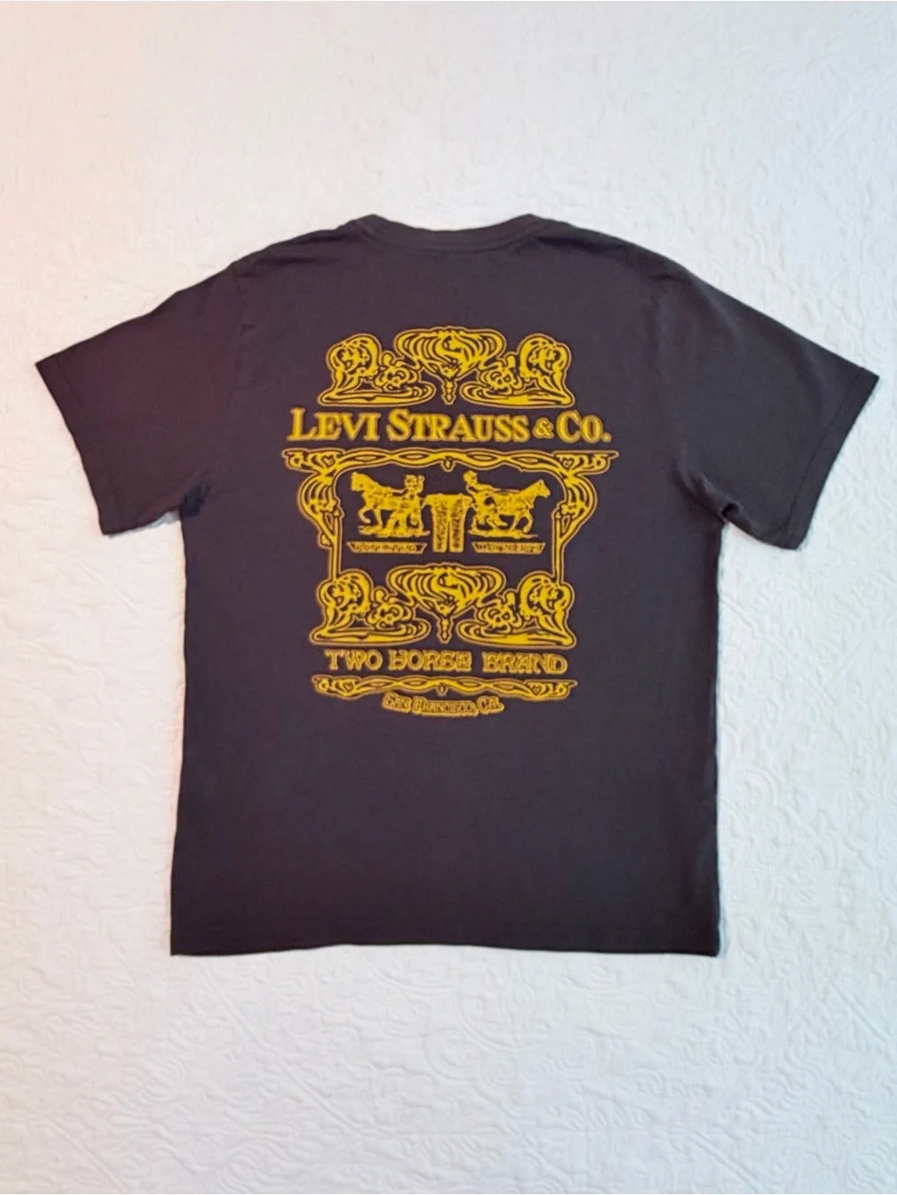 Levi’s Two Horse Brand Tee | Grey | Size XS | Relaxed Fit Graphic